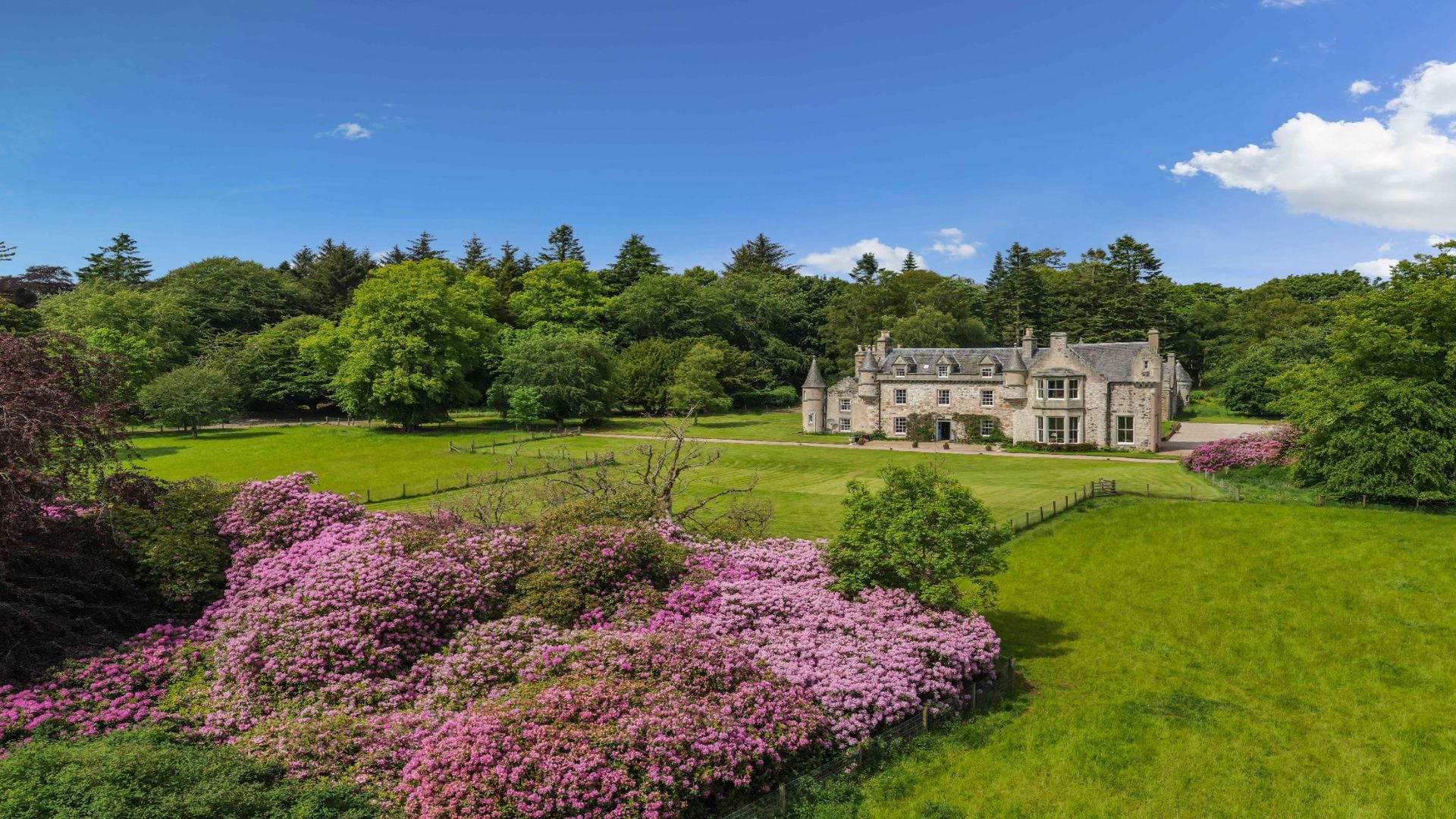 Luxury Highlands Castle for 14 – Aberdeen – Scotland